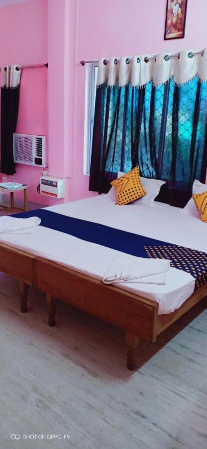 Hotel Gunjan Purî Extérieur photo