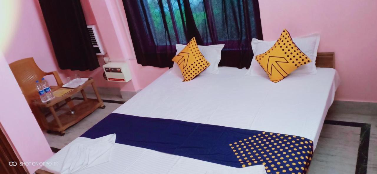 Hotel Gunjan Purî Extérieur photo
