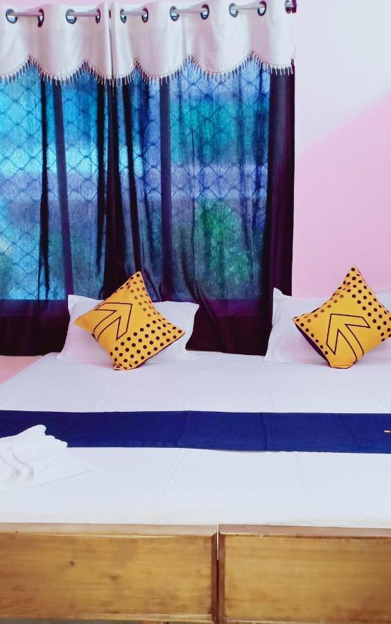 Hotel Gunjan Purî Extérieur photo