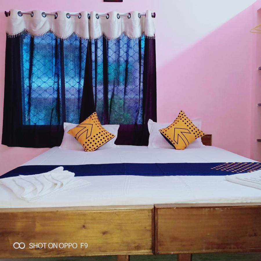 Hotel Gunjan Purî Extérieur photo